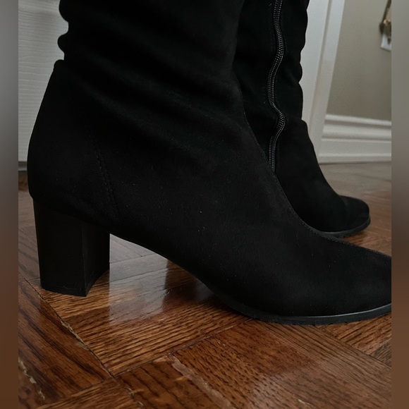 Suede boots they go over the knee. - Picture 7 of 12